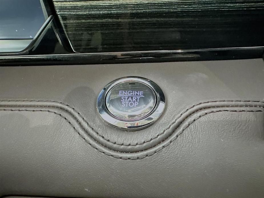 used 2021 Lincoln Navigator car, priced at $68,000