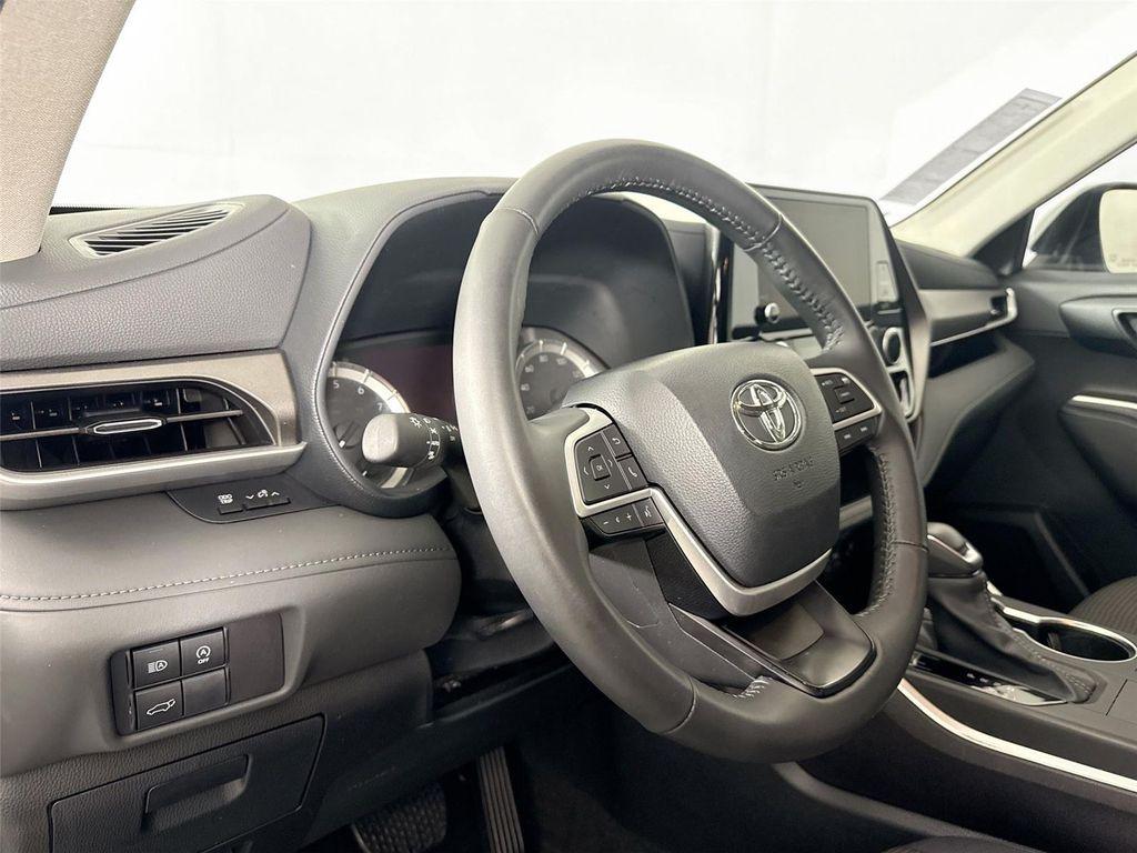 used 2024 Toyota Highlander car, priced at $40,000