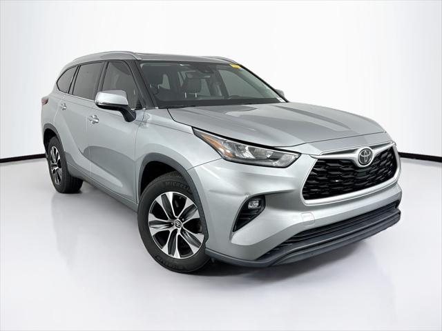 used 2020 Toyota Highlander car, priced at $32,000
