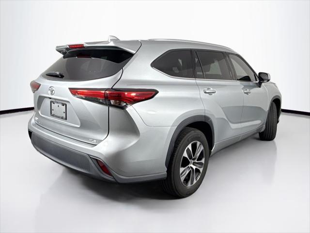 used 2020 Toyota Highlander car, priced at $32,000