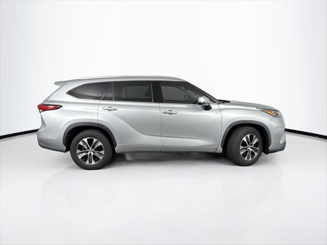 used 2020 Toyota Highlander car, priced at $32,000