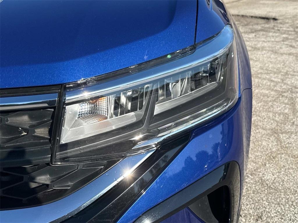 used 2022 Volkswagen Taos car