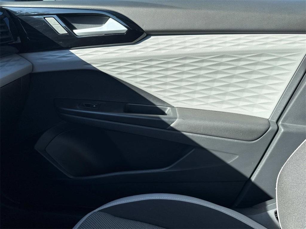 used 2022 Volkswagen Taos car