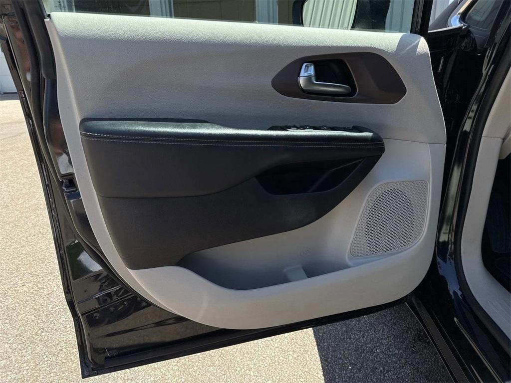 used 2023 Chrysler Voyager car
