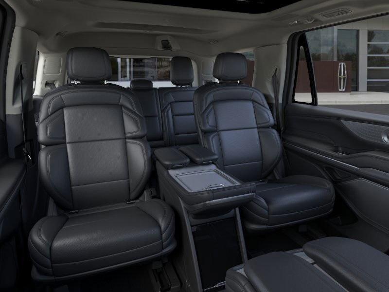 new 2025 Lincoln Navigator car, priced at $105,715