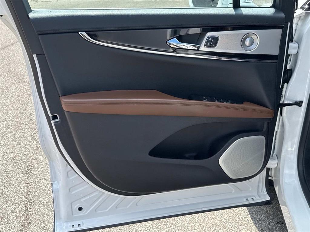 used 2021 Lincoln Nautilus car, priced at $36,433