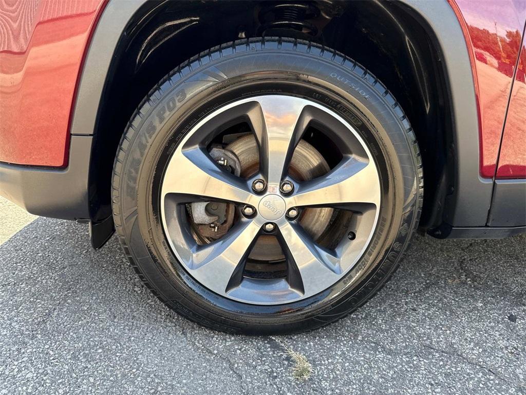 used 2019 Jeep Cherokee car
