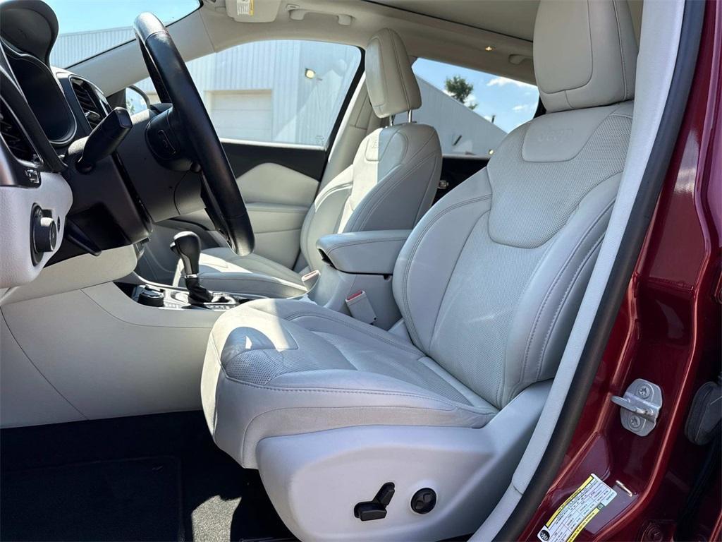 used 2019 Jeep Cherokee car