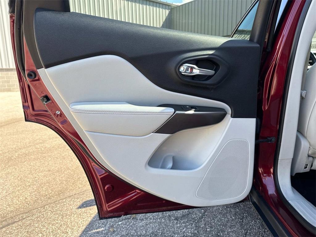 used 2019 Jeep Cherokee car