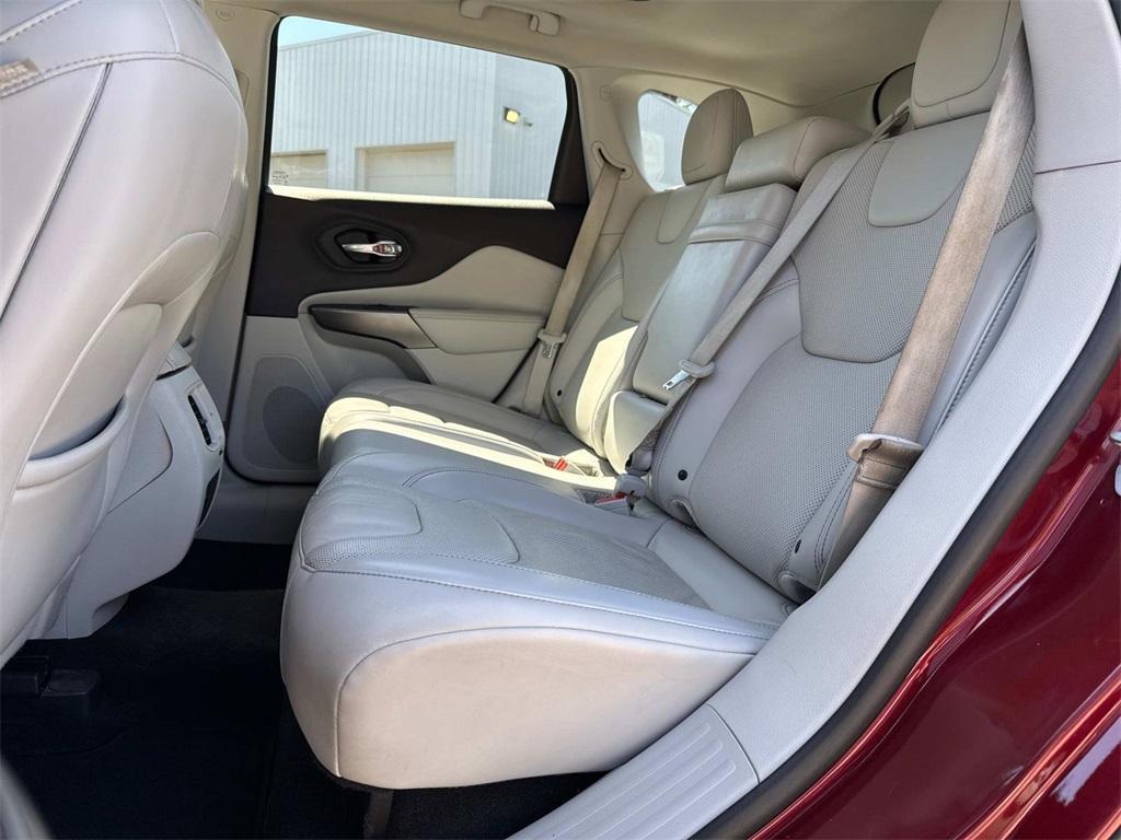 used 2019 Jeep Cherokee car