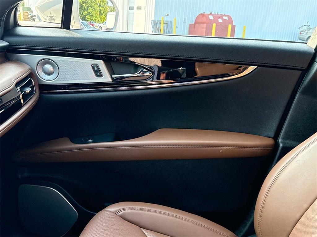 used 2022 Lincoln Nautilus car, priced at $43,200