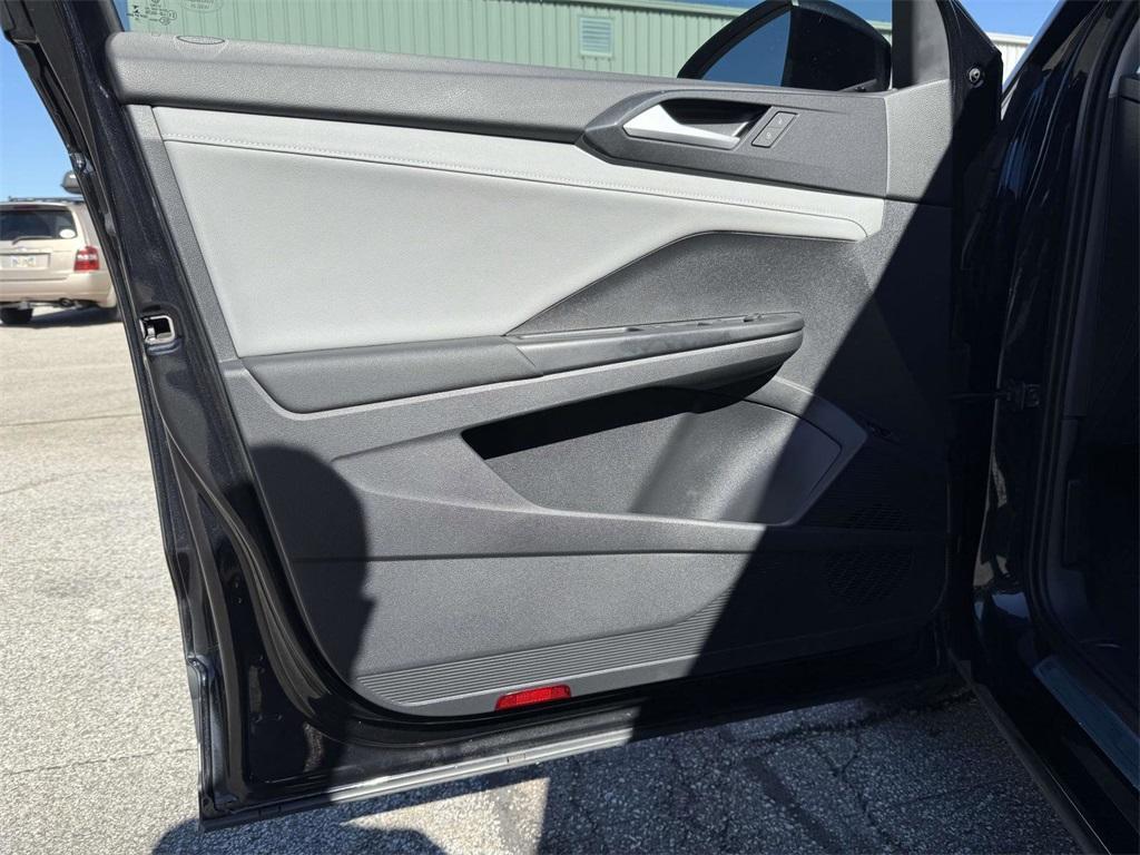used 2022 Volkswagen Taos car