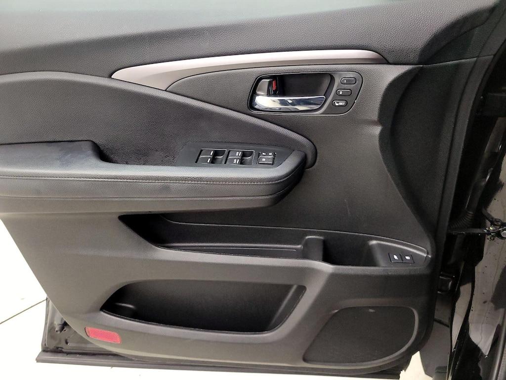 used 2022 Honda Pilot car, priced at $29,998