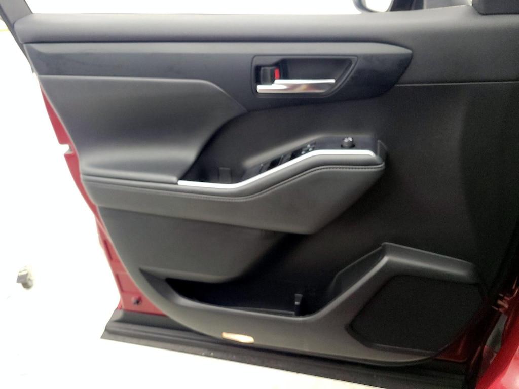 used 2022 Toyota Highlander Hybrid car, priced at $38,998