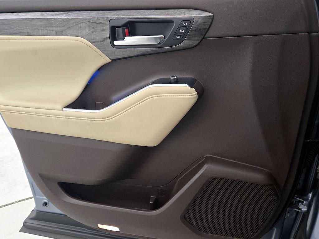 used 2020 Toyota Highlander car, priced at $36,998
