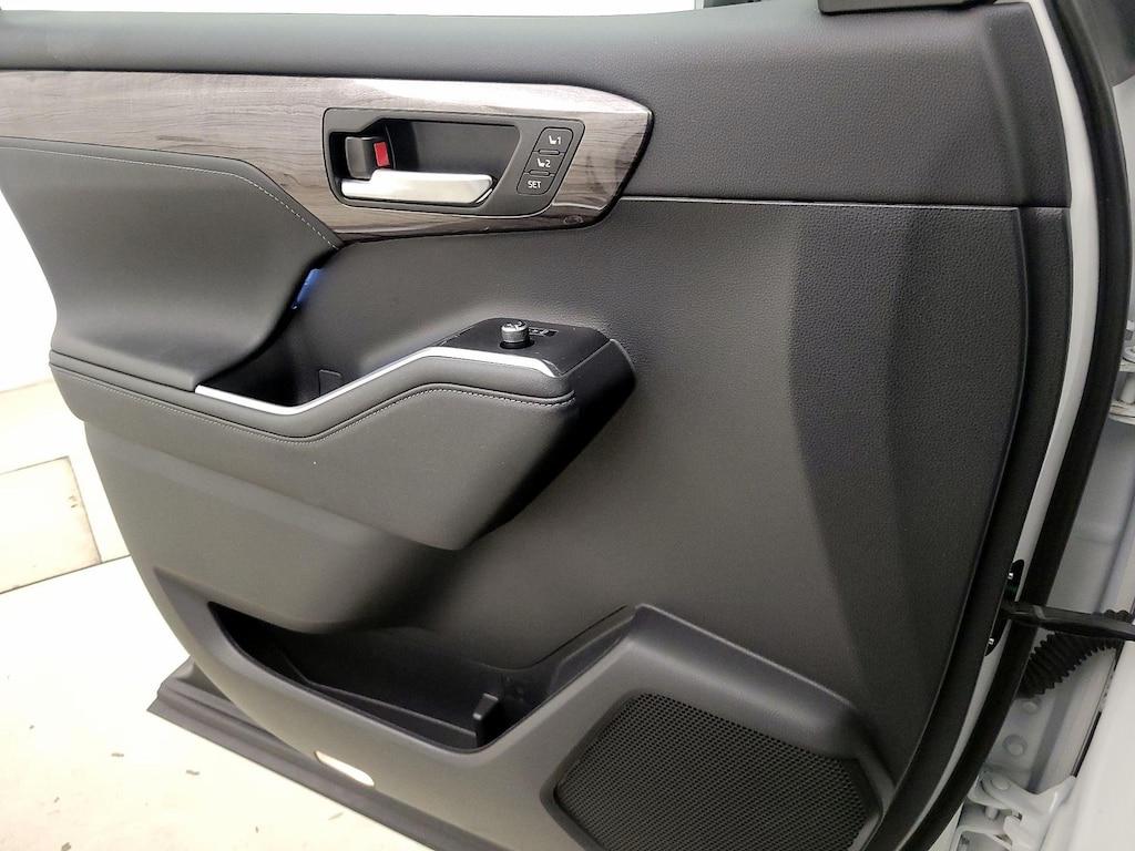 used 2023 Toyota Highlander car, priced at $45,998