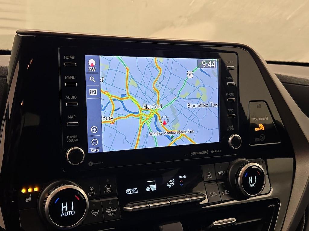 used 2021 Toyota Highlander car, priced at $34,998