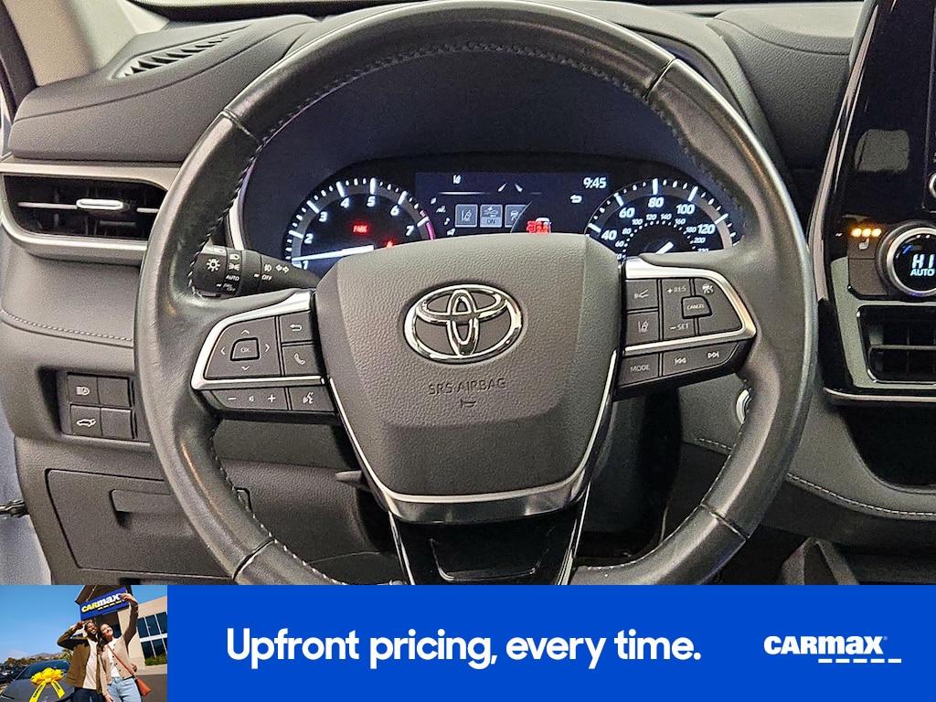 used 2021 Toyota Highlander car, priced at $34,998