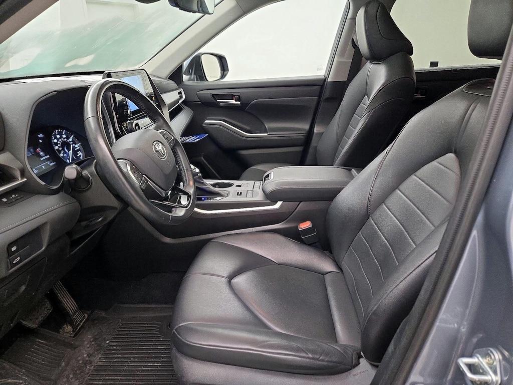 used 2021 Toyota Highlander car, priced at $34,998