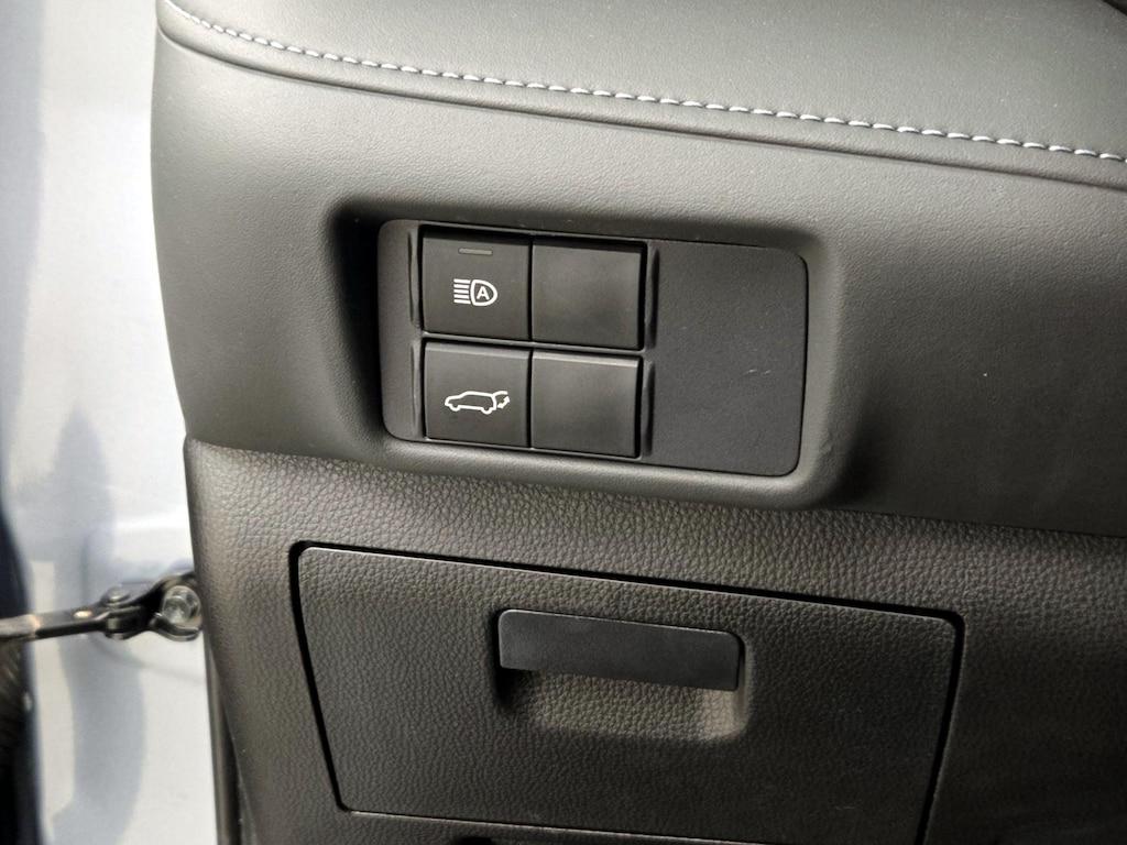 used 2021 Toyota Highlander car, priced at $34,998