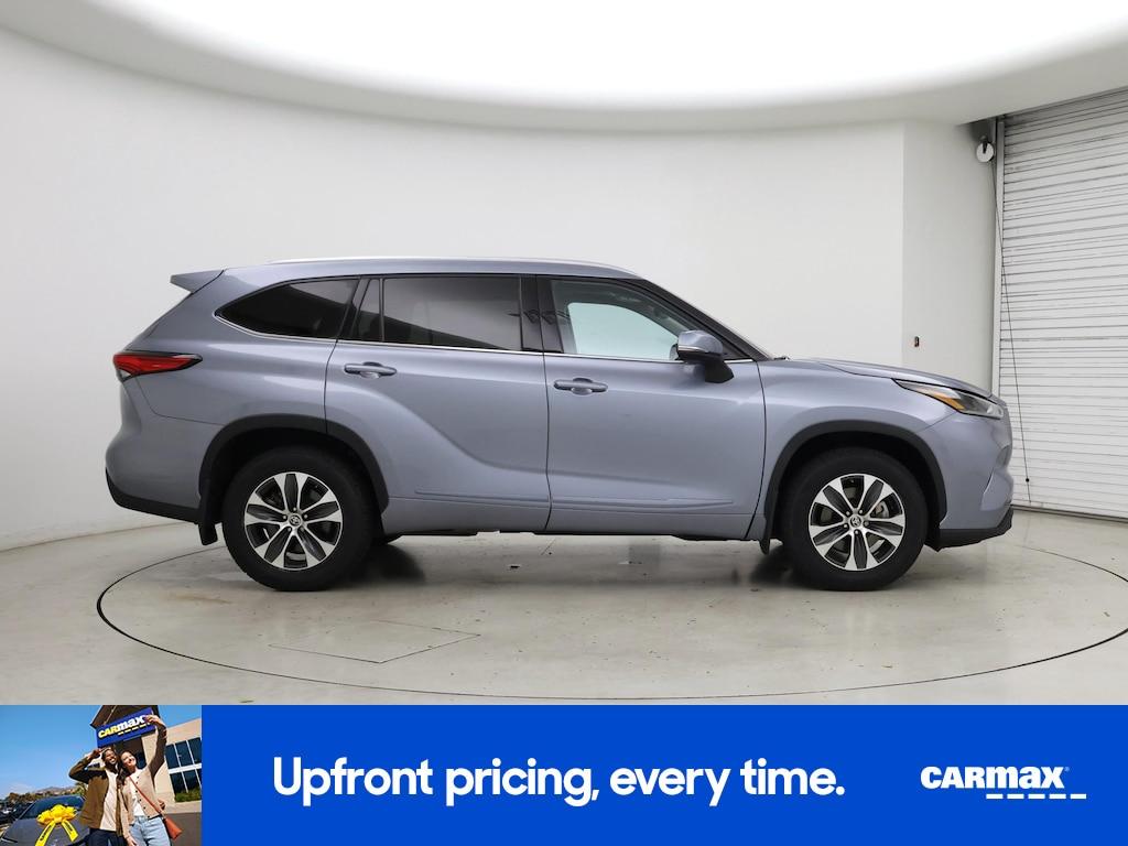 used 2021 Toyota Highlander car, priced at $34,998