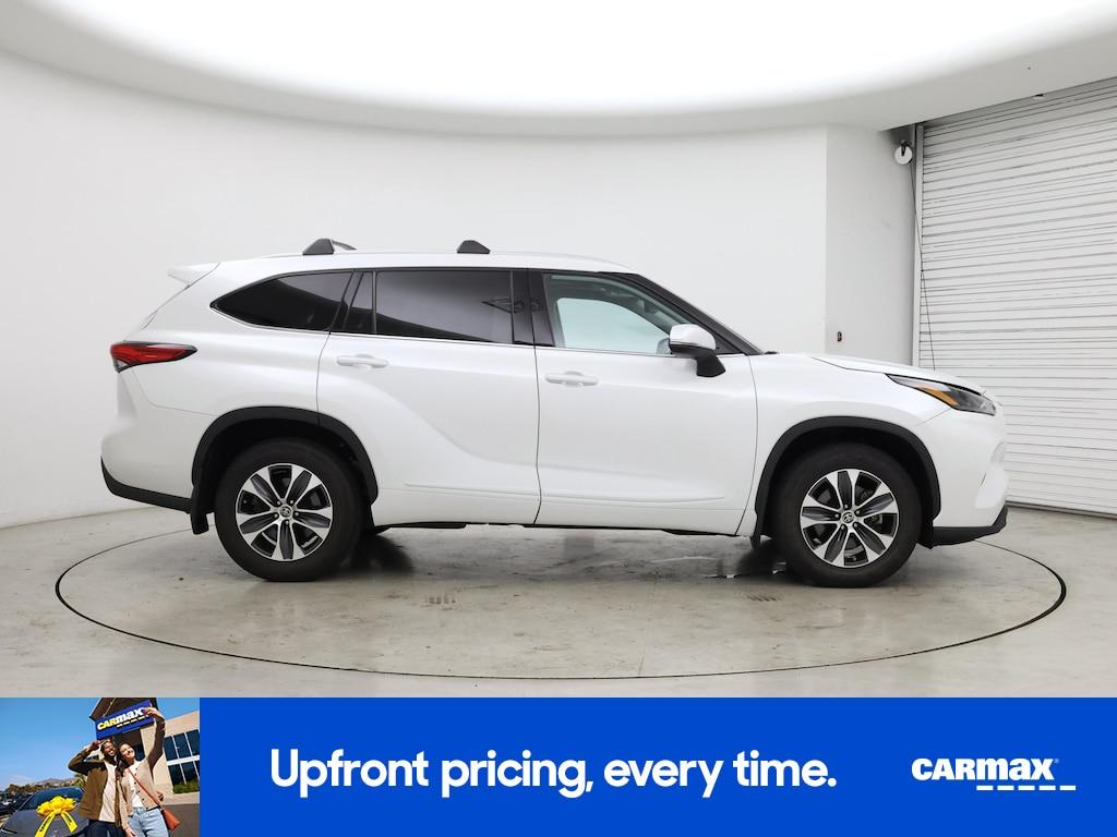 used 2022 Toyota Highlander car, priced at $35,998
