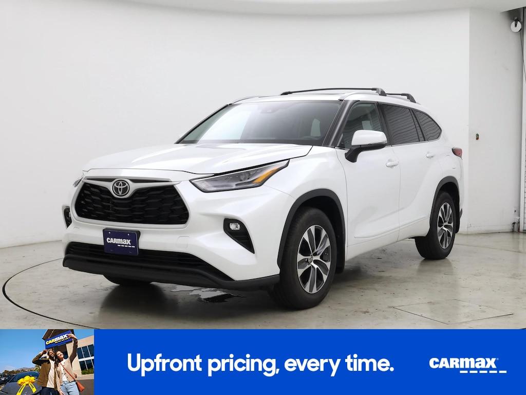 used 2022 Toyota Highlander car, priced at $35,998
