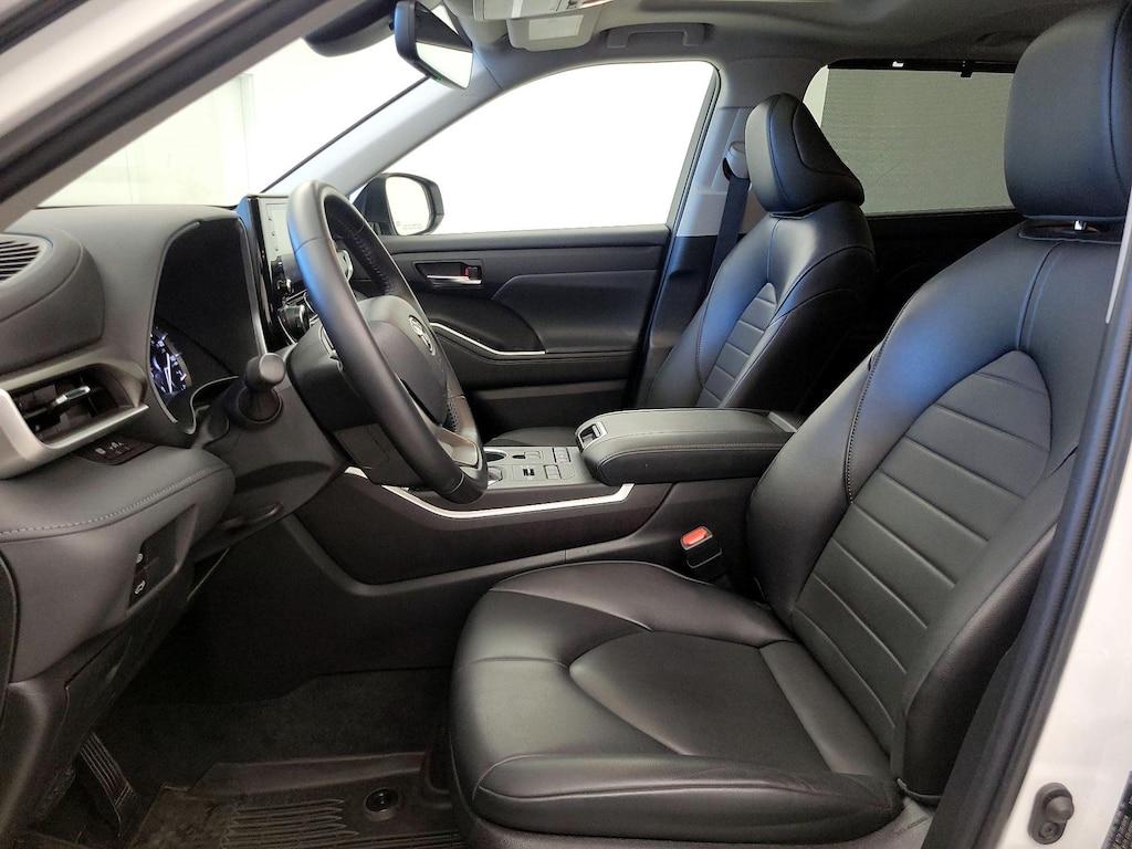 used 2022 Toyota Highlander car, priced at $35,998