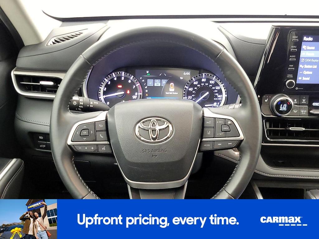used 2022 Toyota Highlander car, priced at $35,998