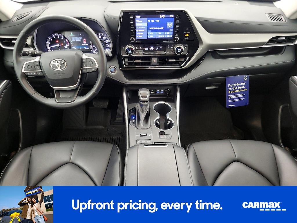 used 2022 Toyota Highlander car, priced at $35,998