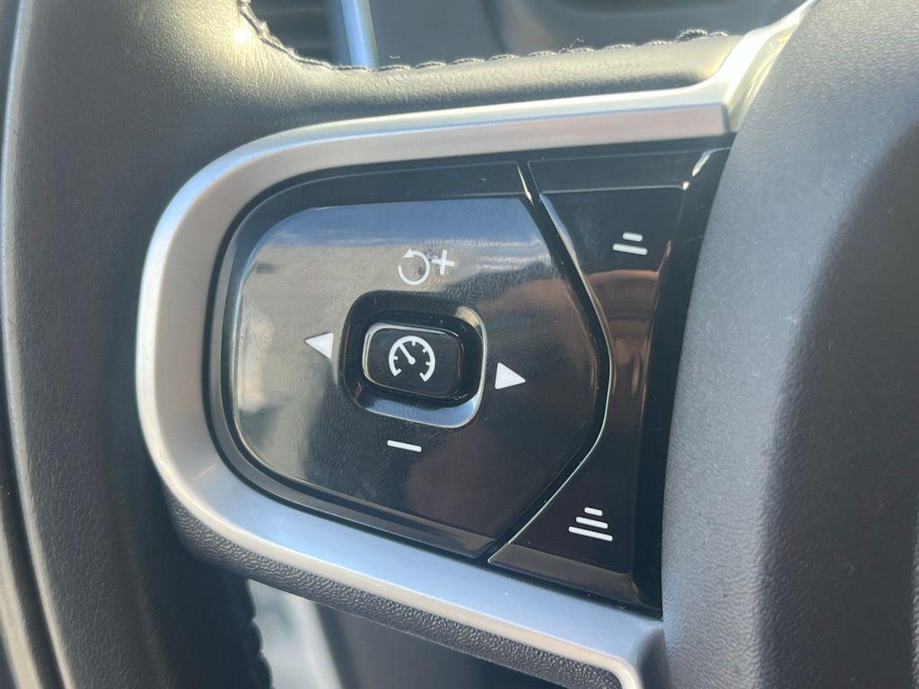 used 2022 Volvo XC90 car, priced at $30,595