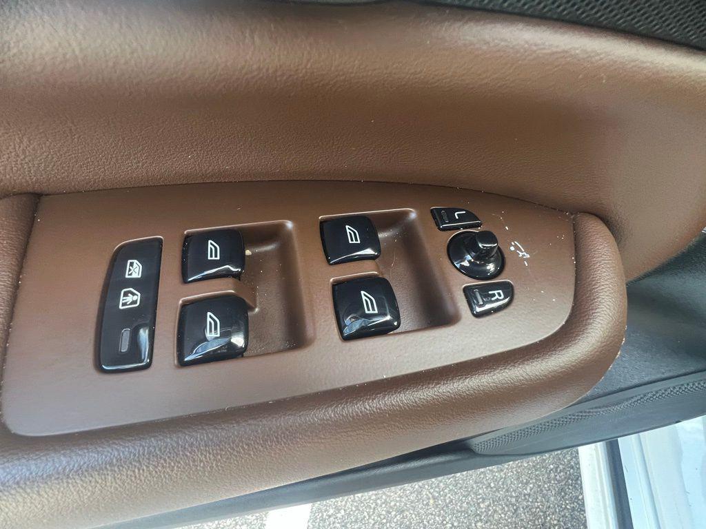 used 2022 Volvo XC90 car, priced at $30,595