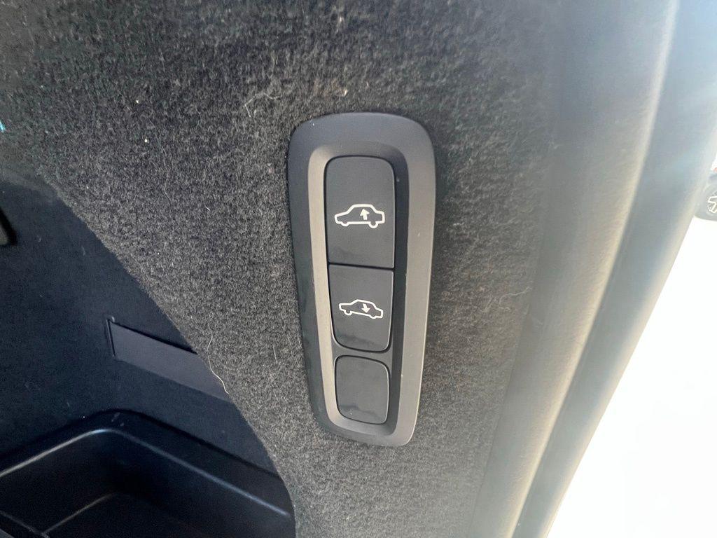 used 2022 Volvo XC90 car, priced at $30,595