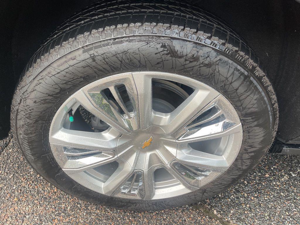 used 2024 Chevrolet Suburban car, priced at $76,000