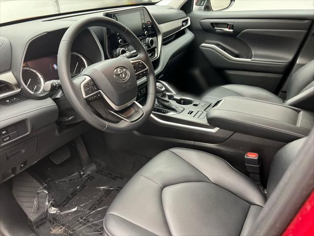used 2022 Toyota Highlander car, priced at $35,599