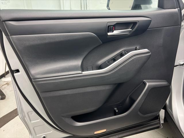 used 2021 Toyota Highlander car, priced at $31,149