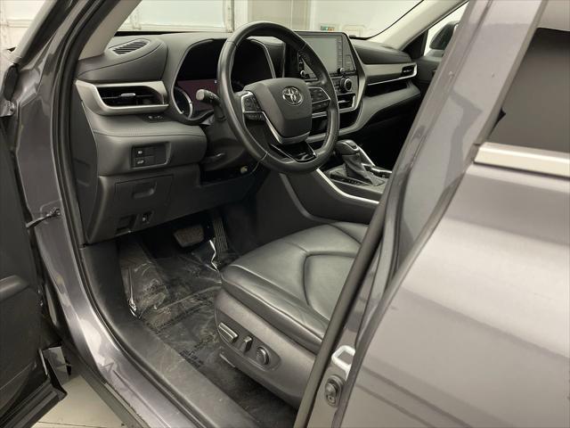 used 2021 Toyota Highlander Hybrid car, priced at $31,748