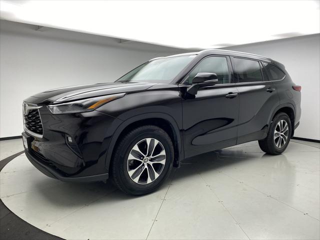 used 2021 Toyota Highlander car, priced at $29,048