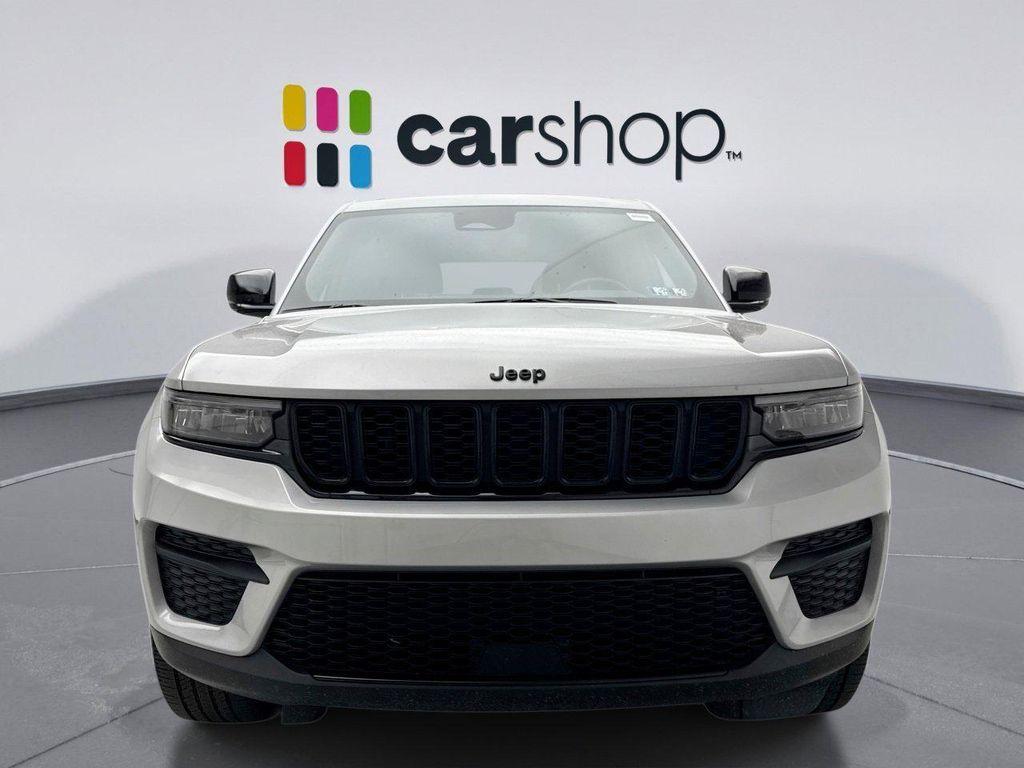 used 2022 Jeep Grand Cherokee car, priced at $31,399