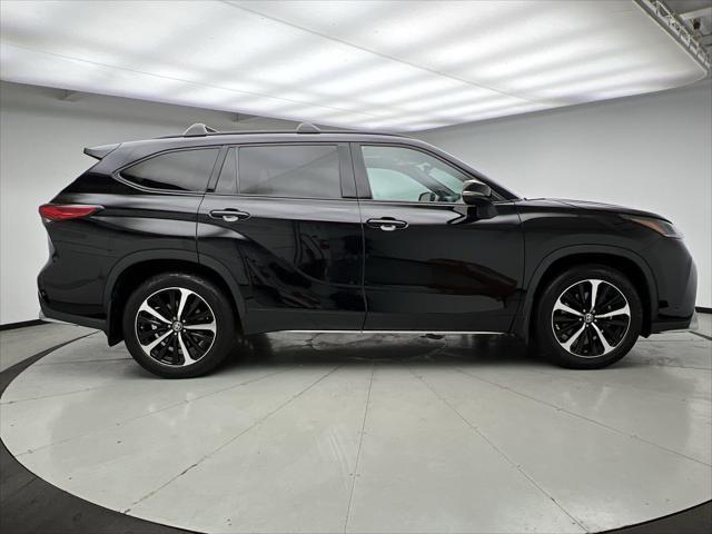 used 2022 Toyota Highlander car, priced at $38,599