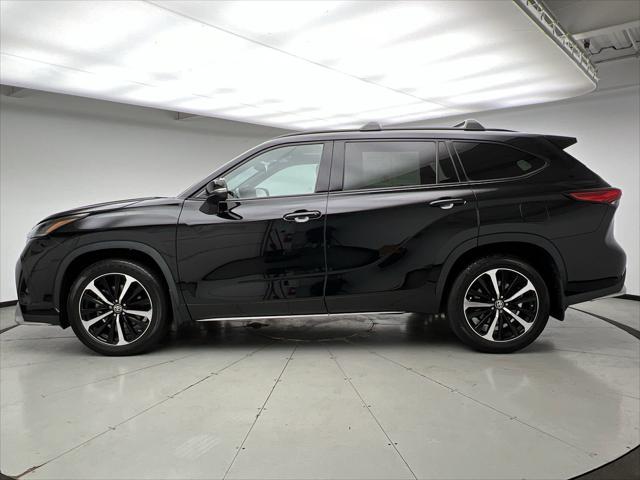 used 2022 Toyota Highlander car, priced at $38,599