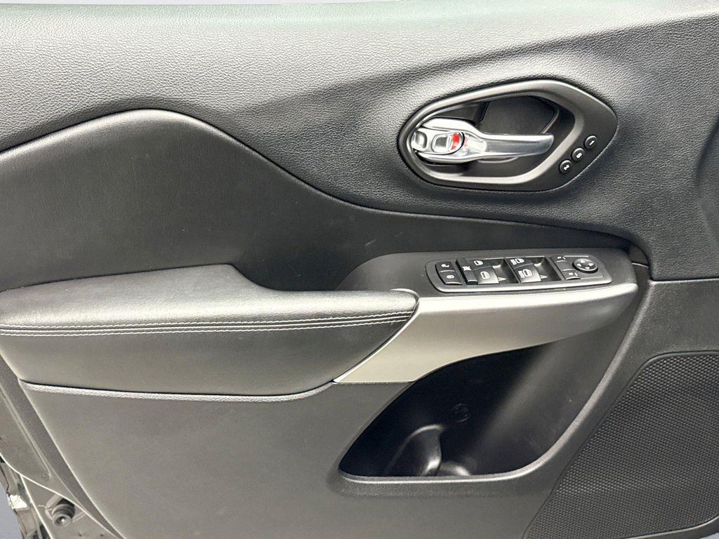 used 2020 Jeep Cherokee car, priced at $21,348