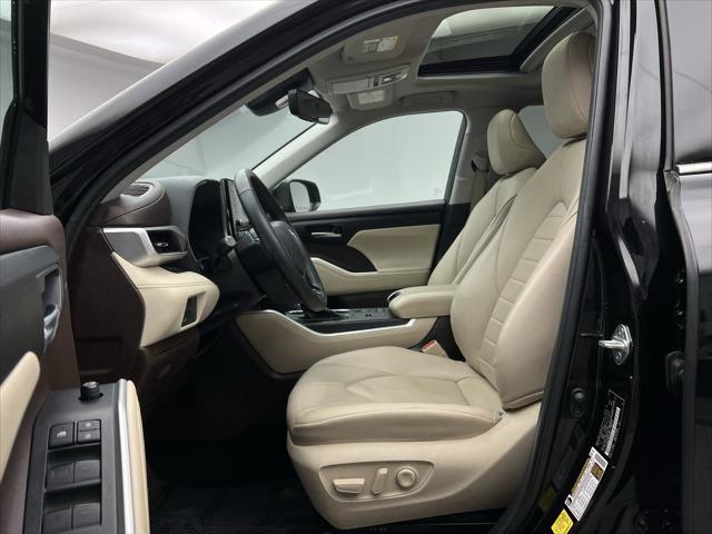 used 2021 Toyota Highlander Hybrid car, priced at $36,498