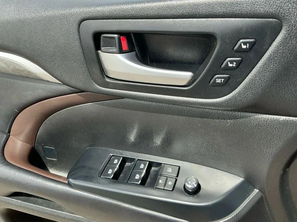 used 2018 Toyota Highlander car, priced at $24,984