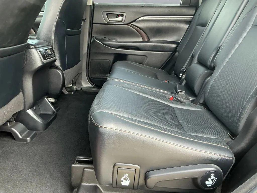 used 2018 Toyota Highlander car, priced at $24,984