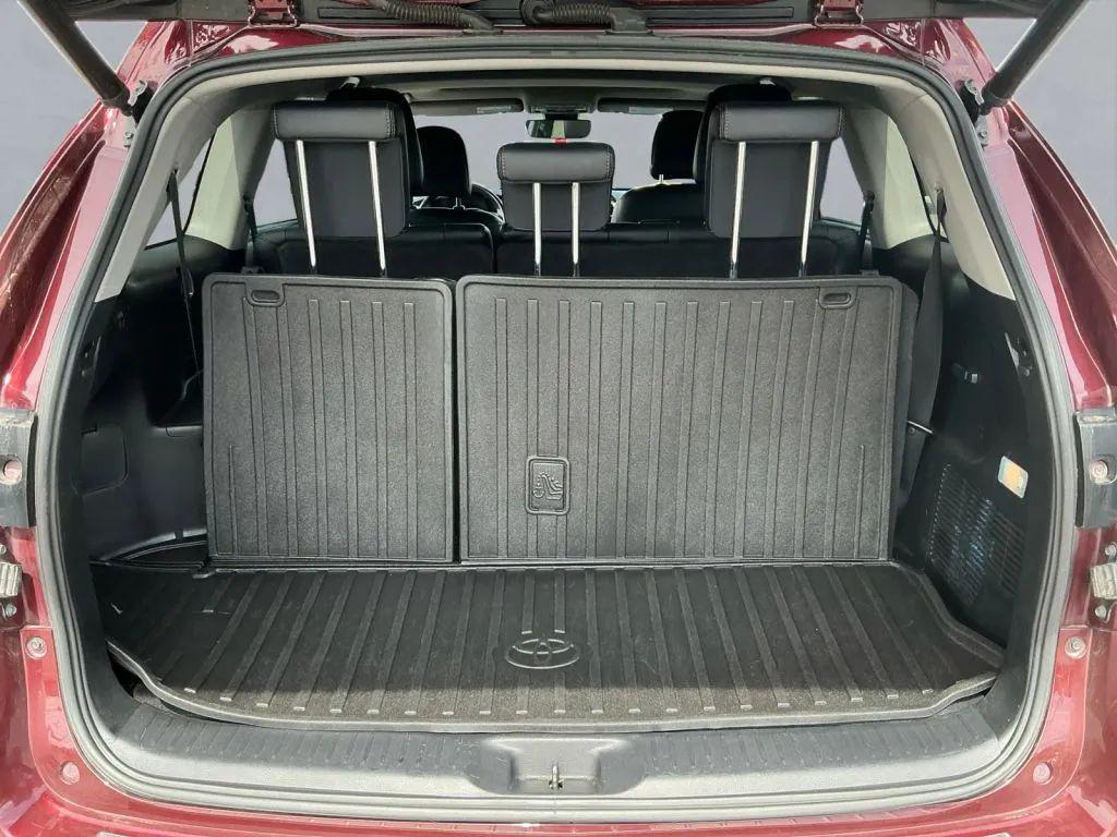 used 2018 Toyota Highlander car, priced at $24,984