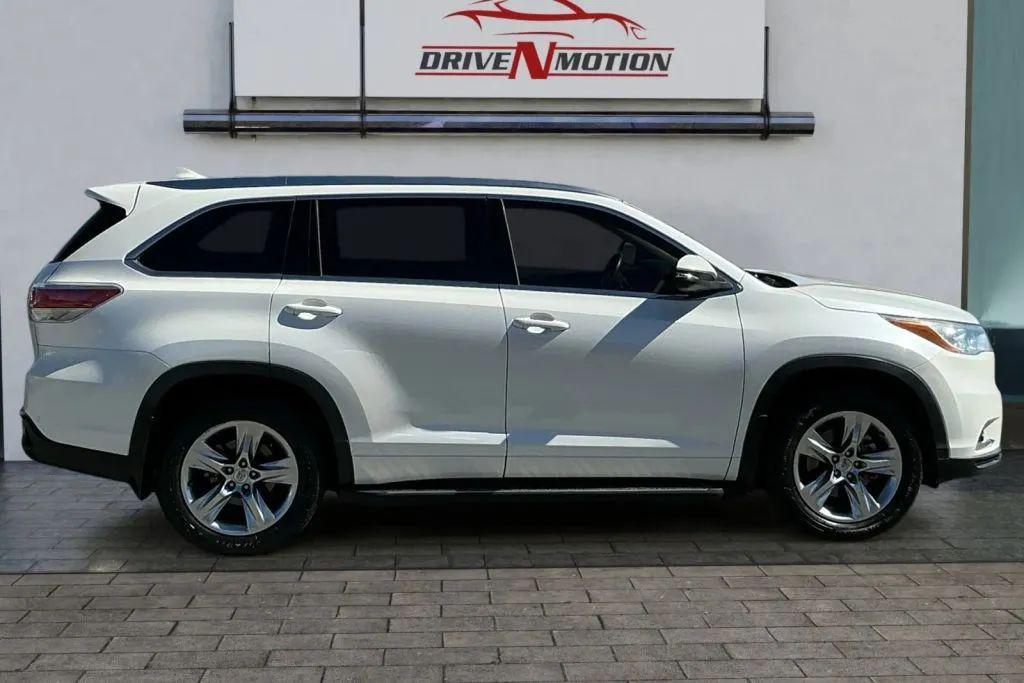 used 2015 Toyota Highlander car, priced at $19,984