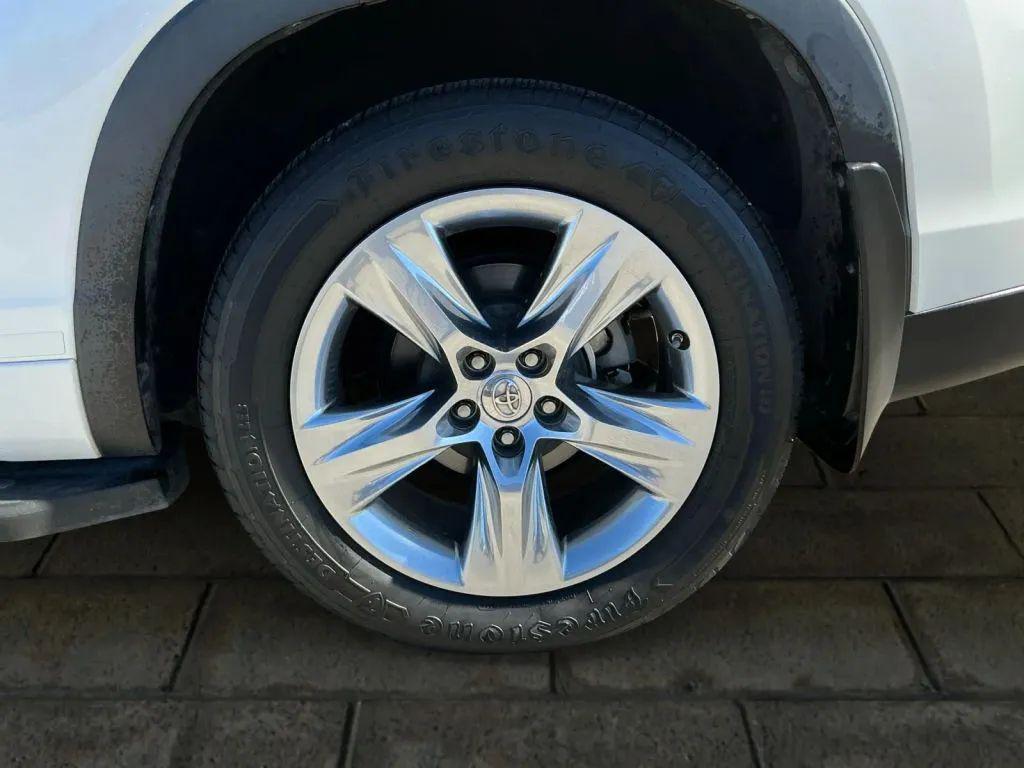 used 2015 Toyota Highlander car, priced at $19,984