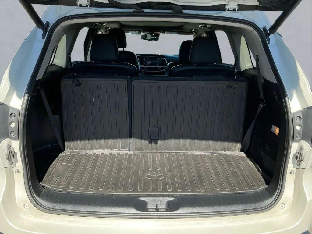 used 2015 Toyota Highlander car, priced at $19,984