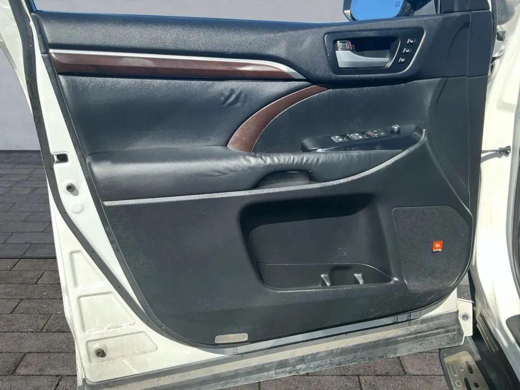 used 2015 Toyota Highlander car, priced at $19,984
